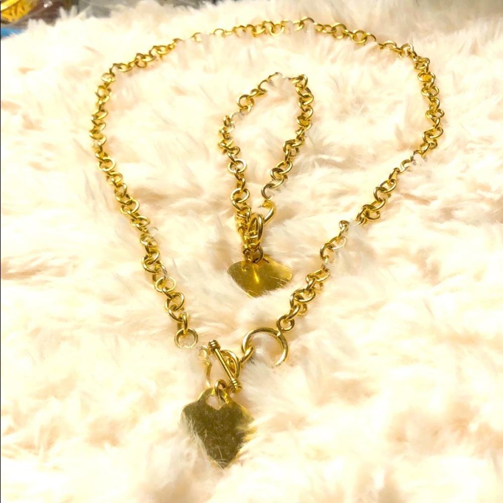 Gold necklace heart charm